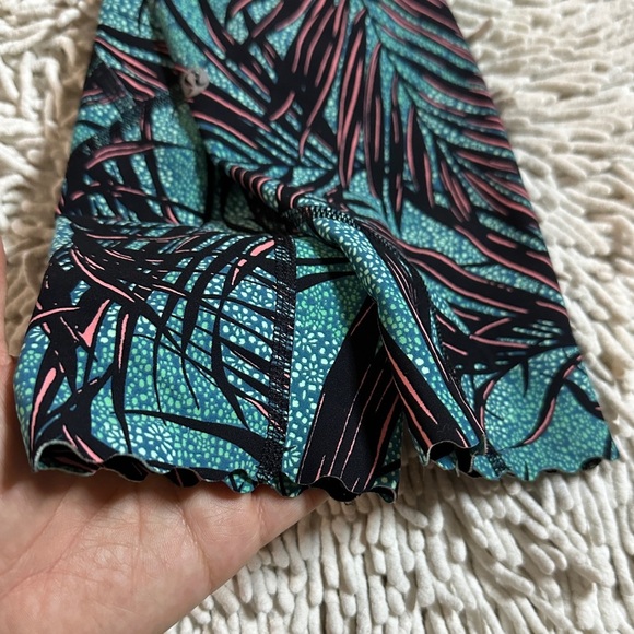 LULULEMON Tight Stuff Tight in Mini Palm Lace Tofino Teal Multi Sz. 8 - Picture 12 of 12
